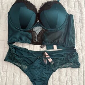 NWT Victoria's Secret Teal and Black Lace Bra Set 34D and M